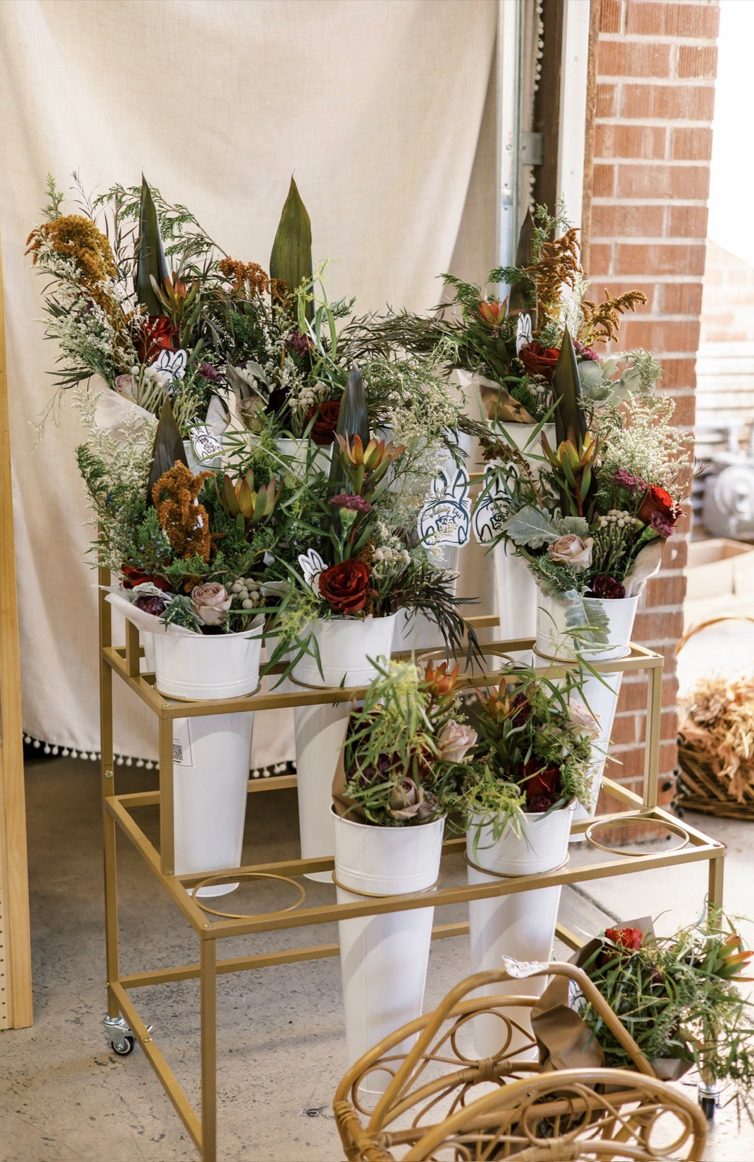 7/23 5:30pm: Glaze your own 6” Cow skull with red flowers tile and create a floral bouquet with Bunnytail Blooms by Bun Bun Vending